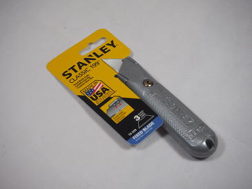 Универсальный строительный нож STANLEY Classic 199